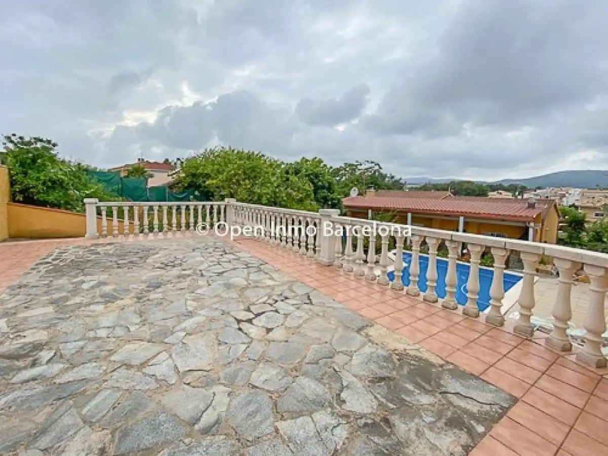 Houses for sale in Avenida MONTSENY, Mas d'En Serra - Els Cards