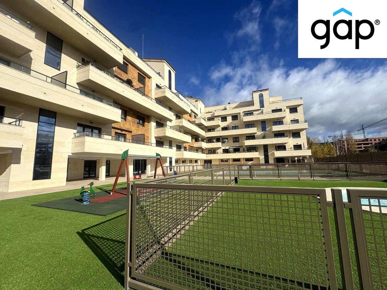 Vista exterior de Pis de lloguer en Cuenca Capital amb Calefacció, Terrassa i Traster