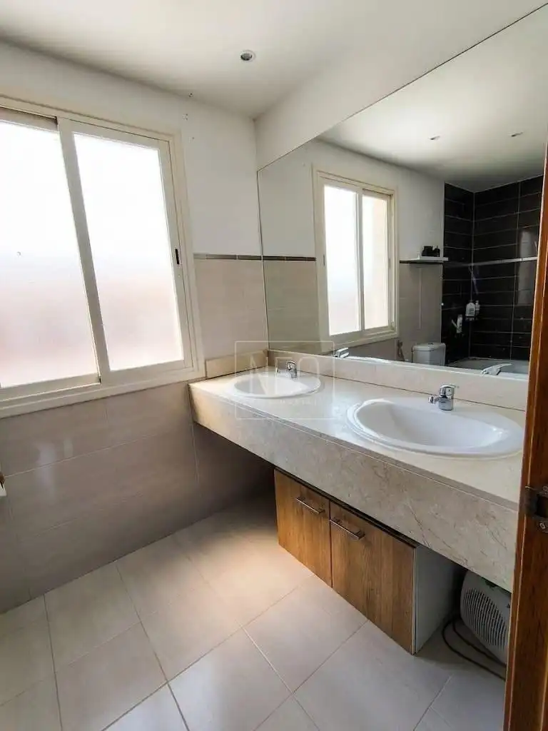 Baño de Casa adosada en venta en Villalbilla con Aire acondicionado, Calefacción y Jardín privado