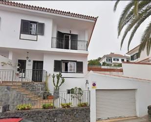 Vista exterior de Casa adosada en venda en Santa Úrsula amb Jardí privat, Terrassa i Traster