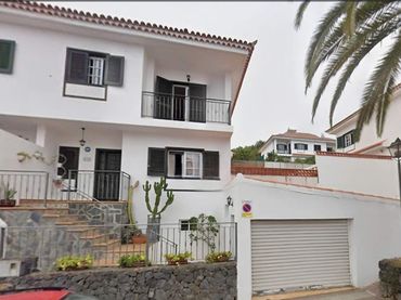Casa pareada con balcón en venta en Cuesta de la Villa