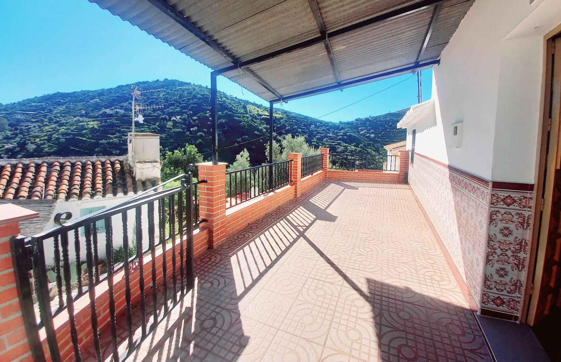 Vista exterior de Casa o xalet en venda en Canillas de Aceituno amb Terrassa, Traster i Balcó