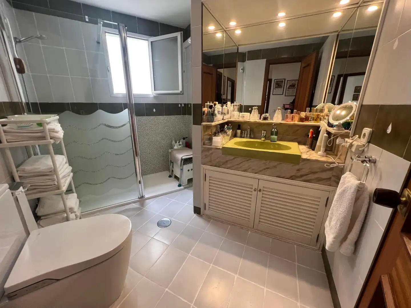 Baño de Piso de alquiler en Sevilla con Aire acondicionado, Terraza y Amueblado