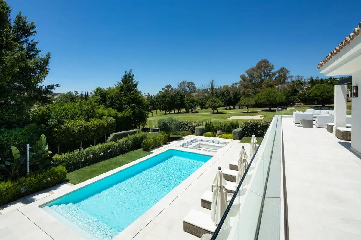 Chalet con piscina en venta en Nueva Andalucía, imagen 4