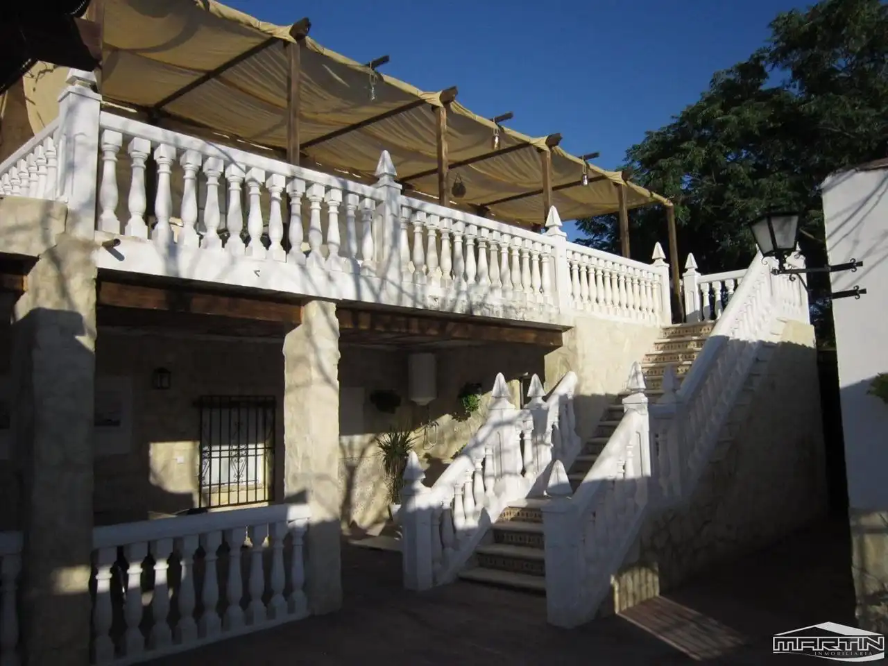 Vista exterior de Casa o xalet en venda en Cabra amb Terrassa, Traster i Piscina