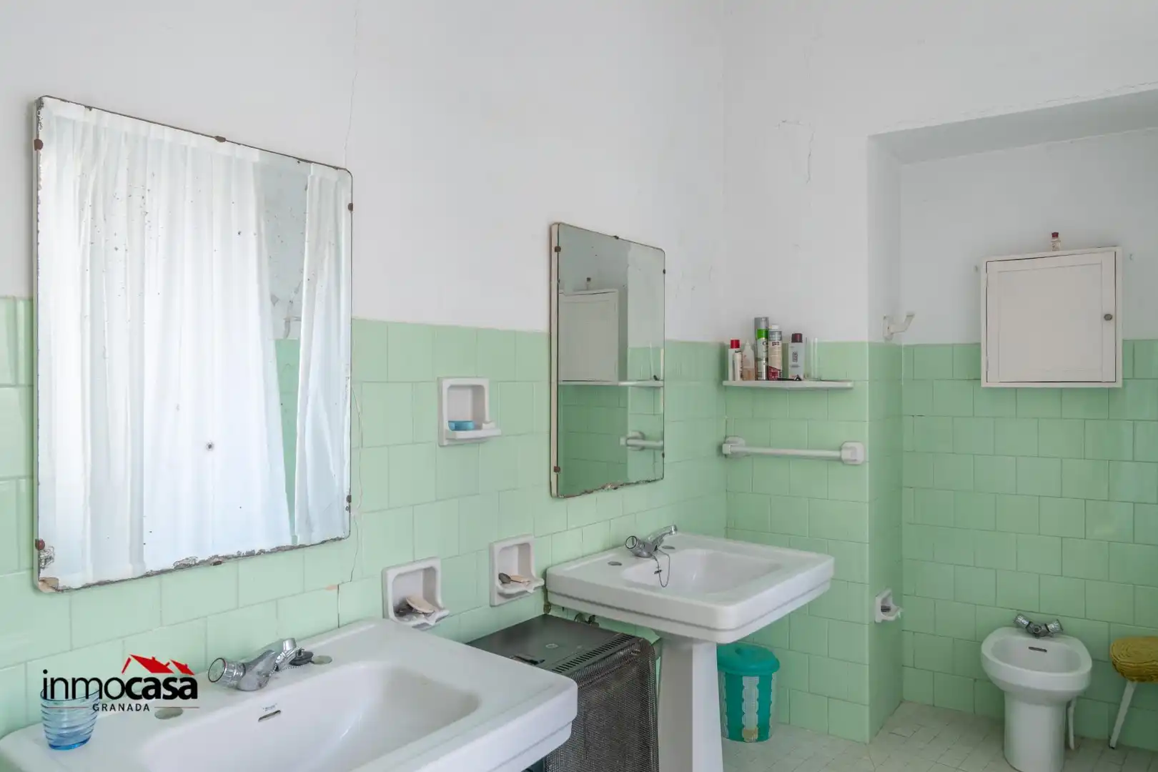 Bathroom of Buildings for sale in Priego de Córdoba