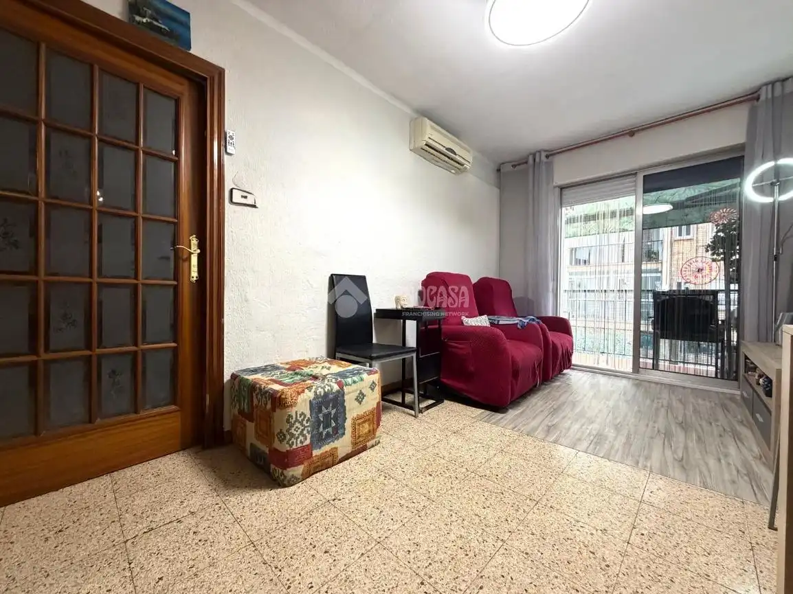 Flat with terrace for sale in Salut - Lloreda, imagen 4