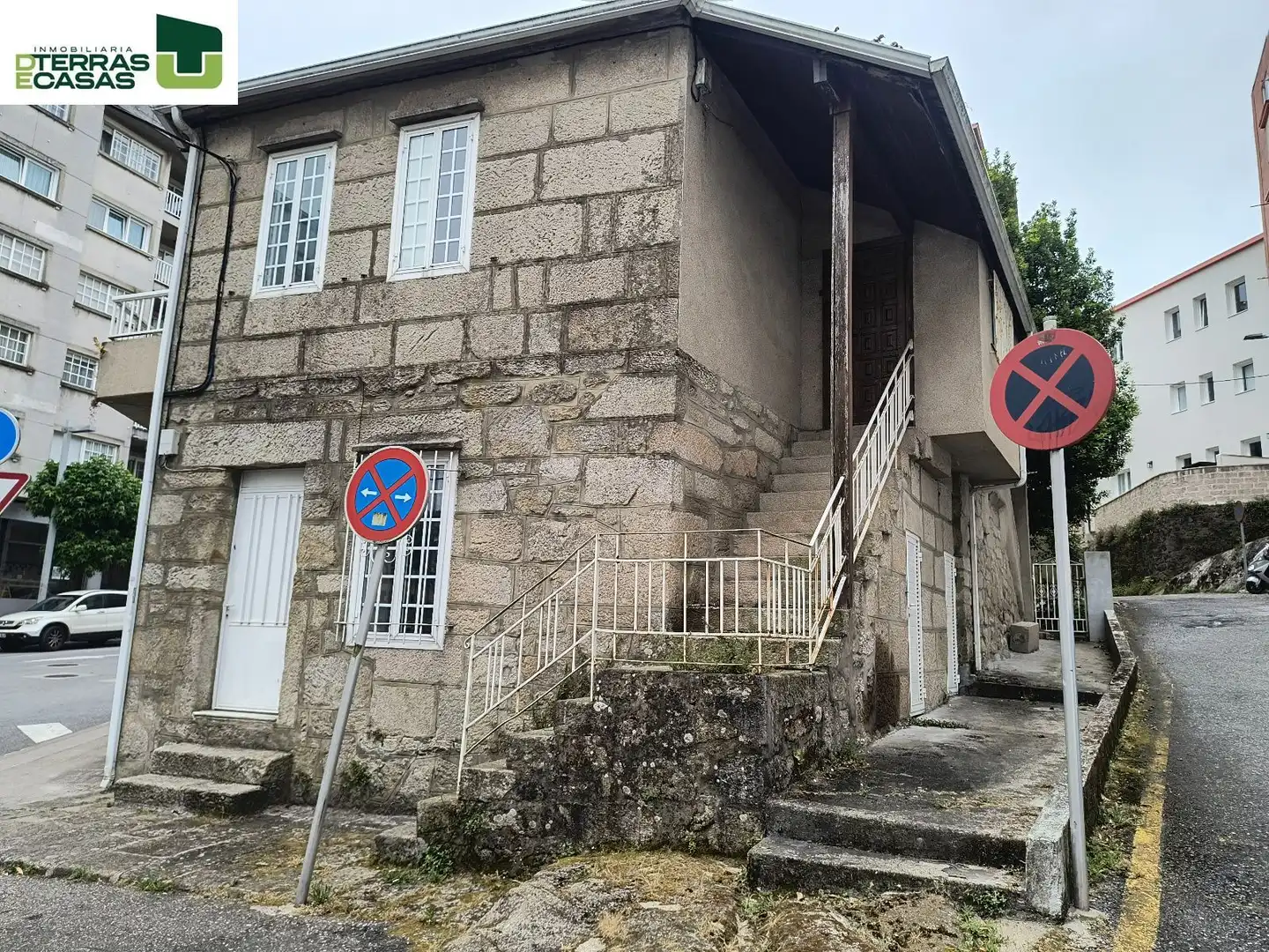 Vista exterior de Casa o xalet en venda en Pontevedra Capital  amb Terrassa, Traster i Moblat