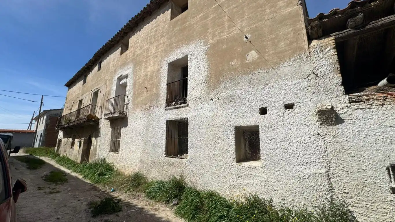Exterior view of Country homes for sale in Zaragoza