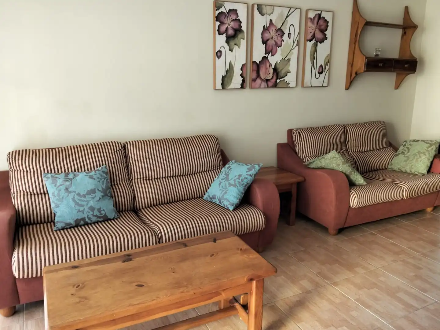 Wohnzimmer von Erdgeschoss zur Miete in Arona mit Terrasse, Möbliert und Ofen