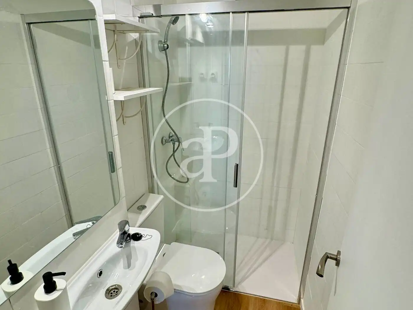 Bathroom of Flat for rent in Barcelona  with Air Conditioner, Heating and Furnished