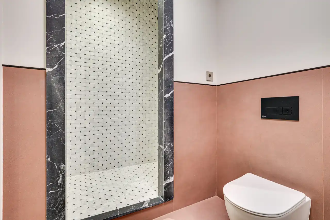 Badezimmer von Wohnungen zum Verkauf in Barcelona mit Klimaanlage, Heizung und Parkett