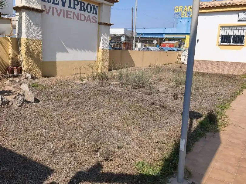Büro zur Miete in Torrevieja mit Klimaanlage und Terrasse