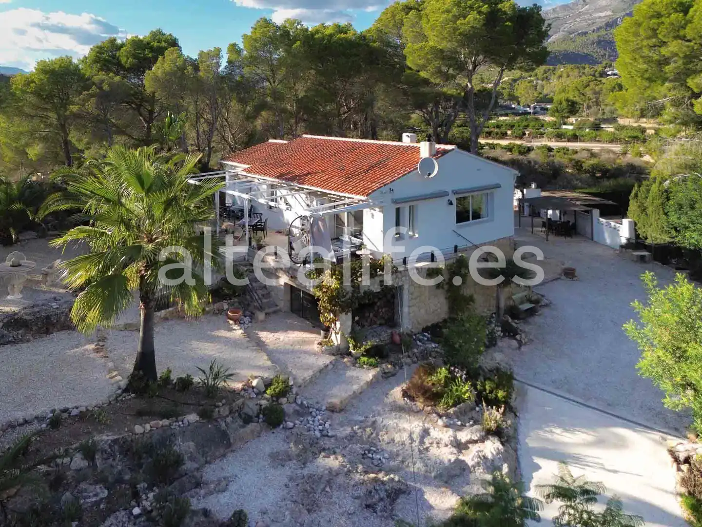 Vista exterior de Casa o xalet en venda en Altea amb Aire condicionat, Jardí privat i Terrassa