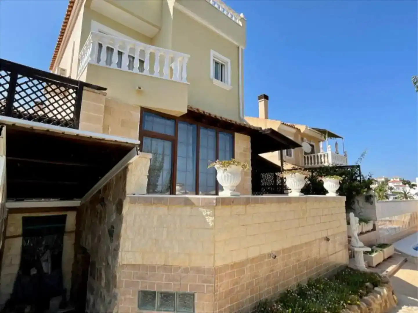 Vista exterior de Pis en venda en San Miguel de Salinas amb Aire condicionat, Piscina i Balcó