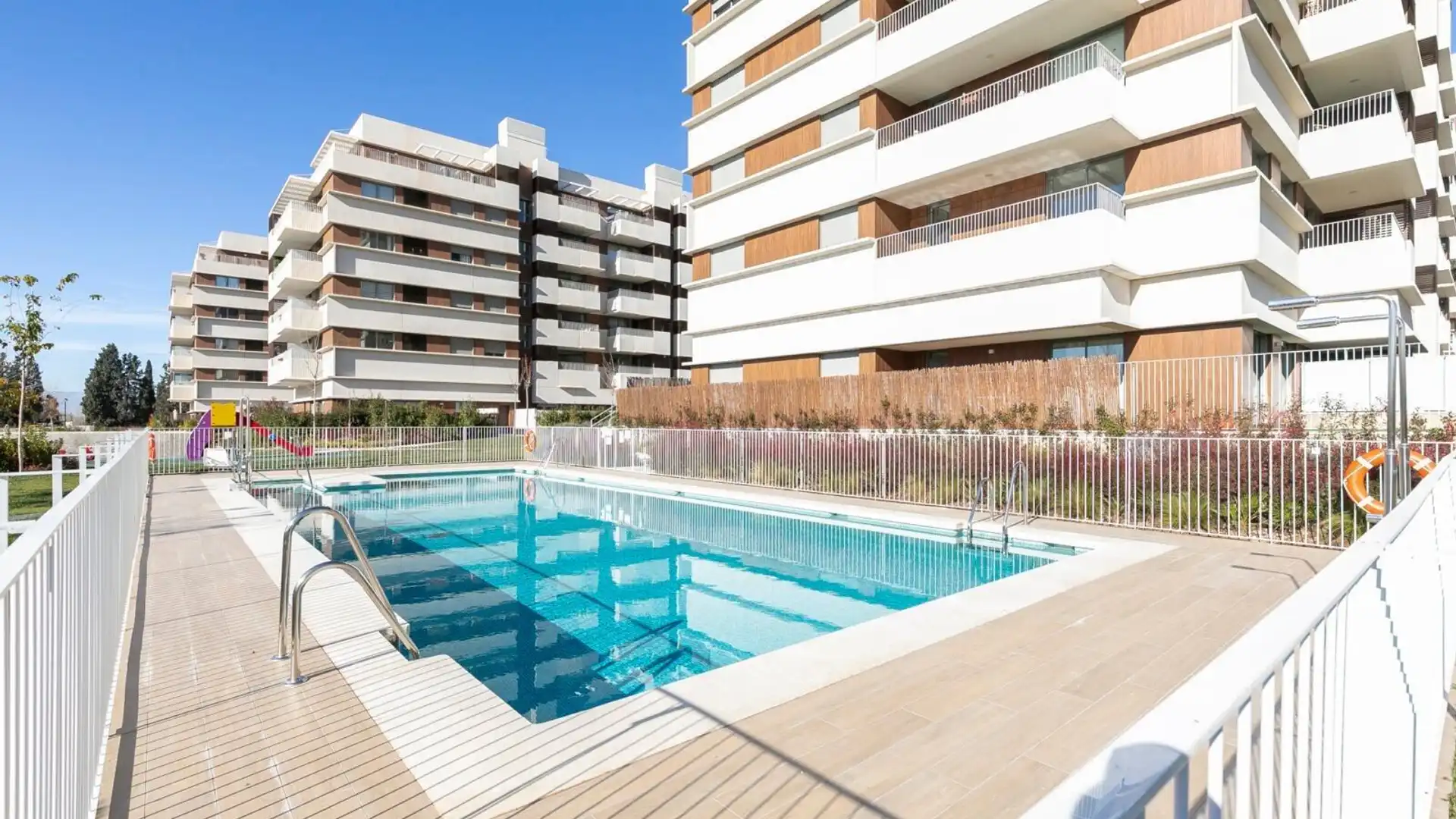 Piscina de Piso de alquiler en  Granada Capital