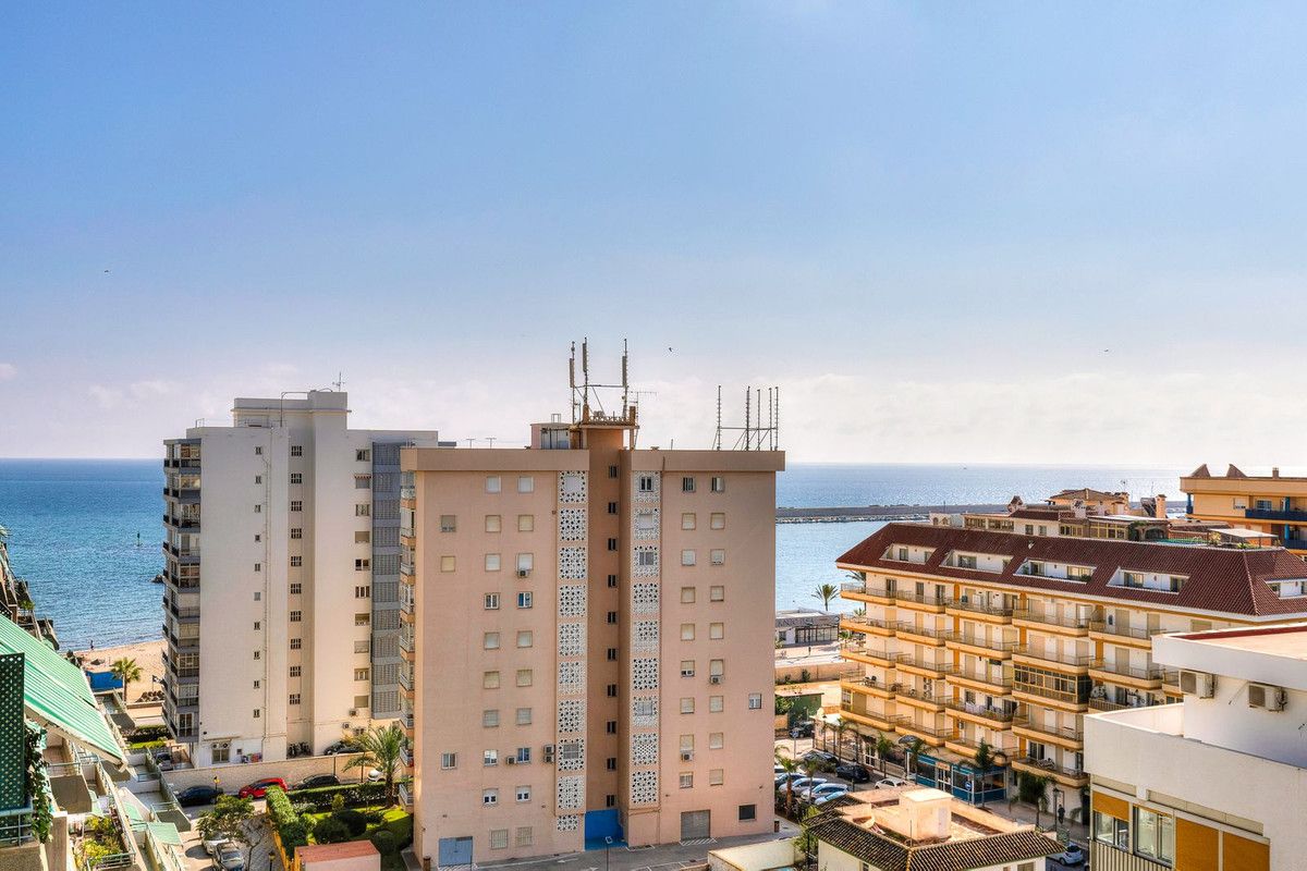 Vista exterior de Àtic en venda en Fuengirola amb Aire condicionat, Calefacció i Terrassa