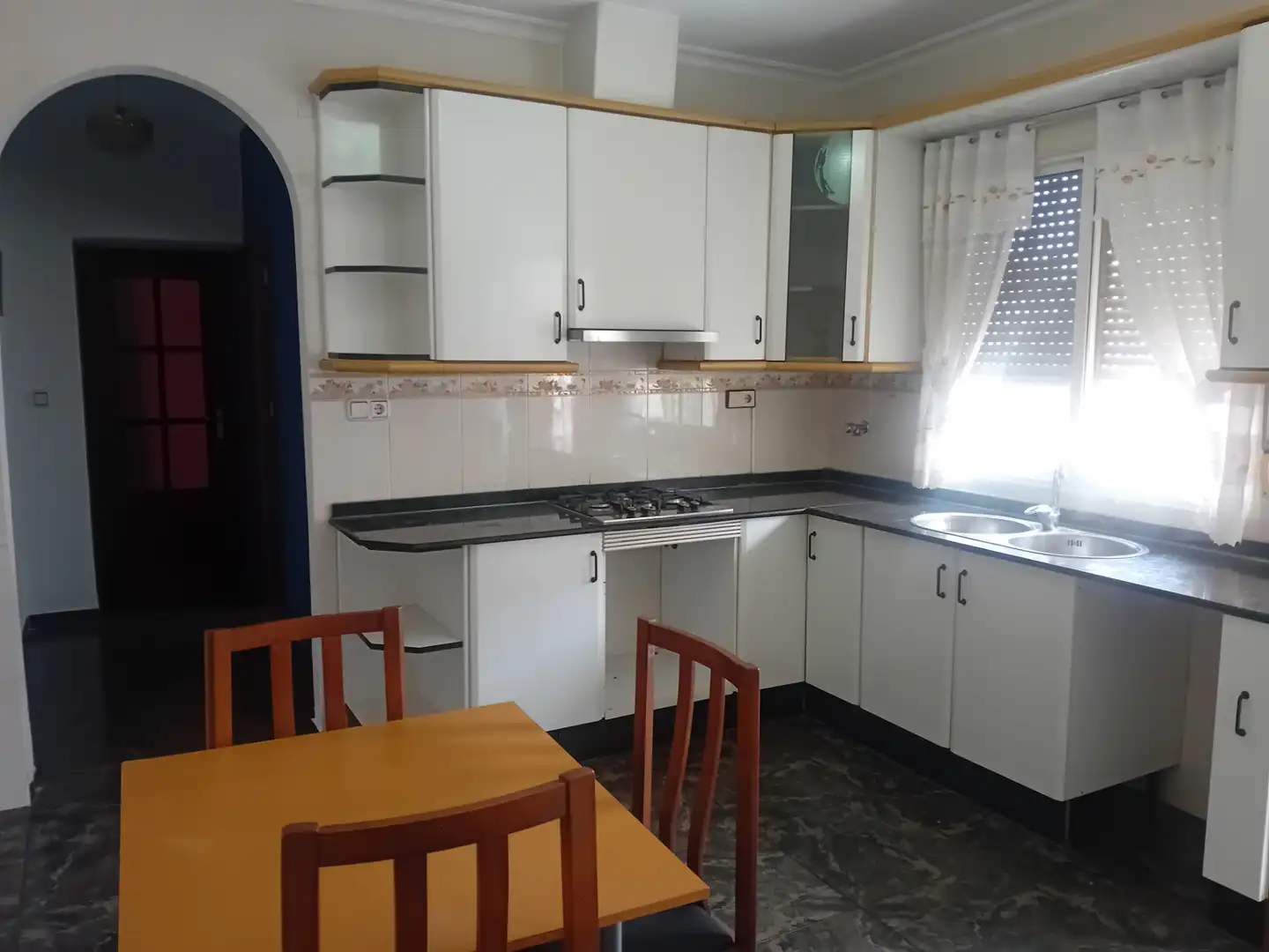 Cuina de Casa adosada de lloguer en Cartagena amb Moblat