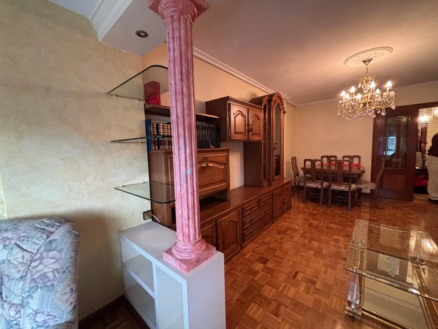 Sala de estar de Piso de alquiler en  Pamplona / Iruña con Calefacción, Parquet y Amueblado