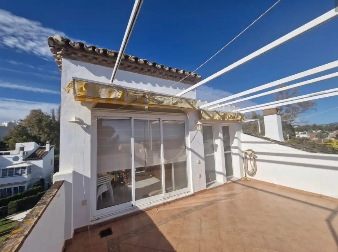 Terrasse von Dachboden zum Verkauf in Marbella mit Klimaanlage, Terrasse und Möbliert