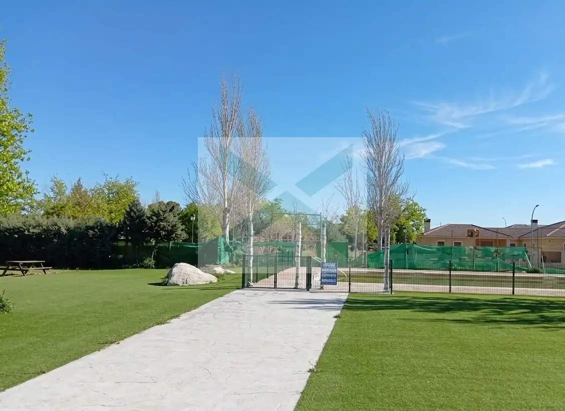 Vista exterior de Casa o chalet en venta en Orgaz con Calefacción, Jardín privado y Terraza