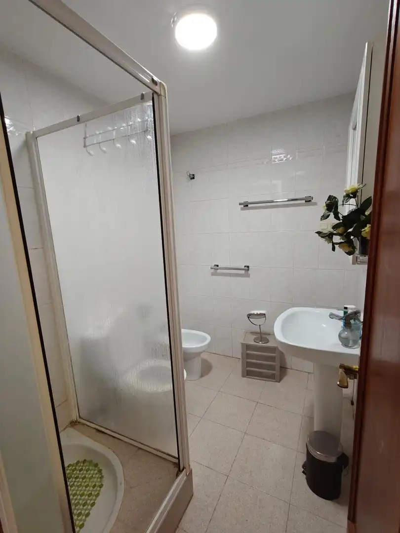Baño de Ático de alquiler en Benalmádena con Aire acondicionado, Jardín privado y Amueblado