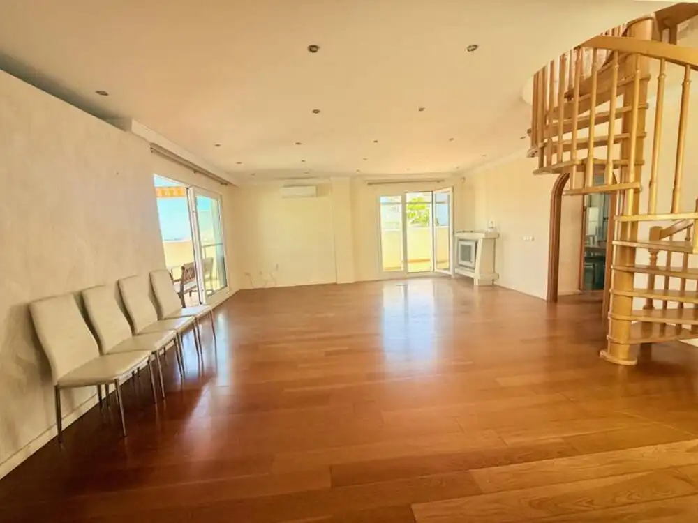 Sala de estar de Ático de alquiler en Marbella con Aire acondicionado, Terraza y Piscina