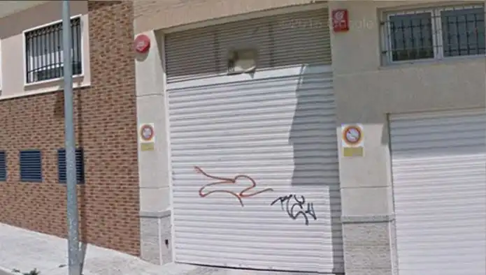Außenansicht von Garage zum Verkauf in Novelda
