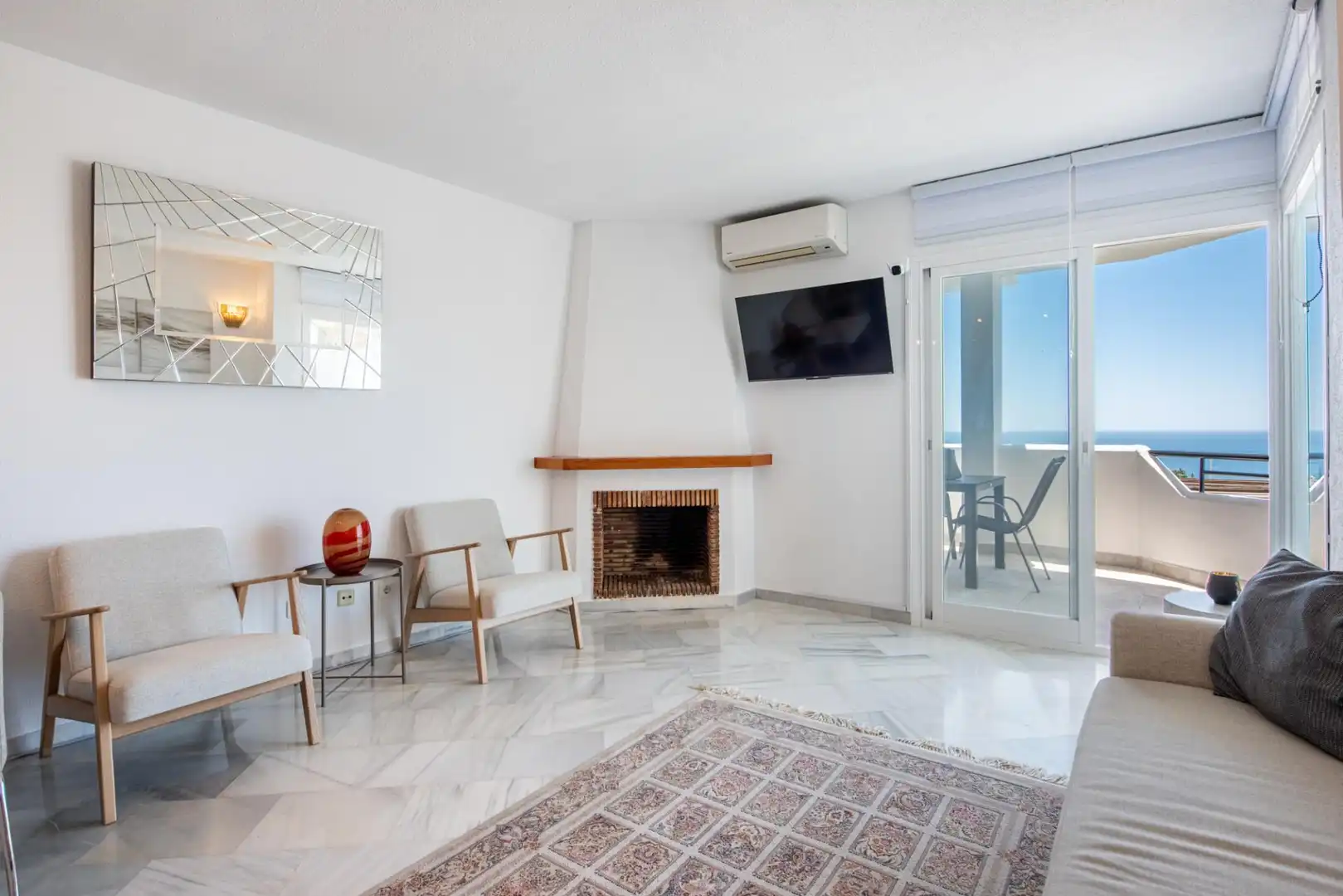 Wohnzimmer von Wohnungen zum Verkauf in Mijas mit Klimaanlage, Privatgarten und Möbliert