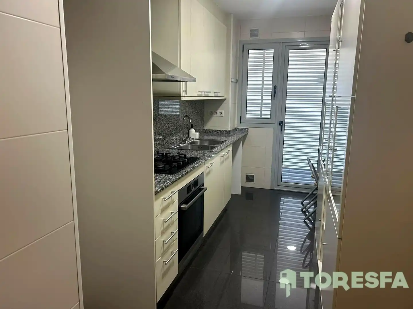 Cuina de Pis en venda en Badalona amb Piscina comunitària