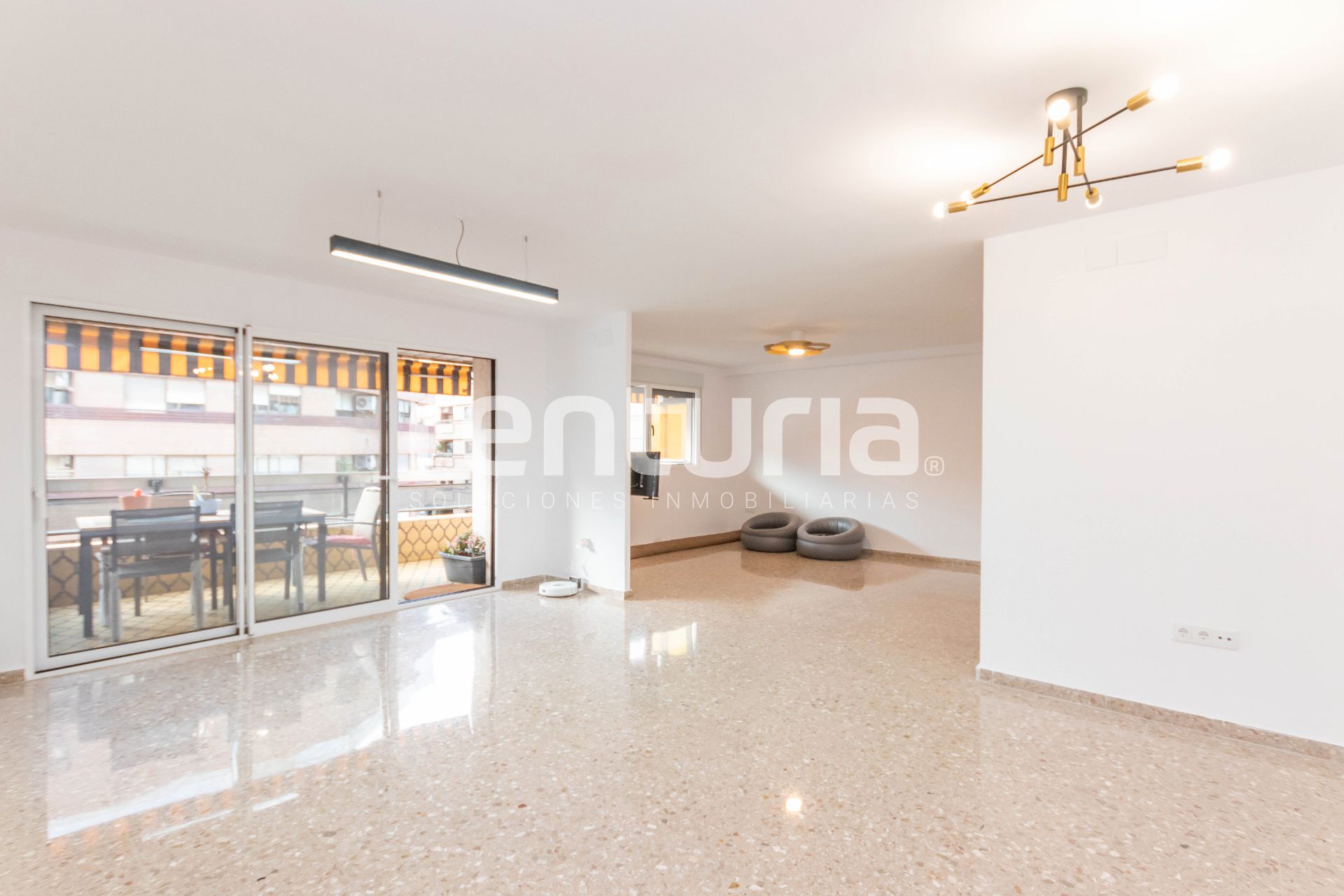 Sala de estar de Piso de alquiler en  Valencia Capital con Aire acondicionado, Terraza y Horno