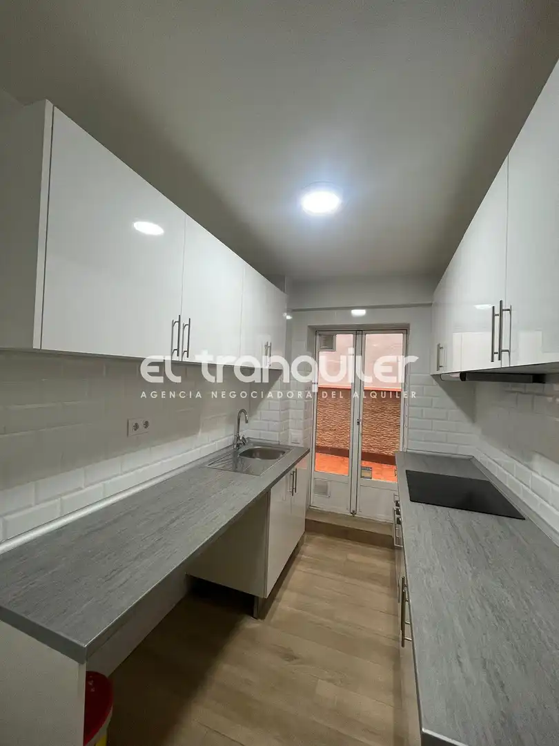 Cocina de Piso de alquiler en Madrid con Aire acondicionado, Parquet y Se aceptan mascotas
