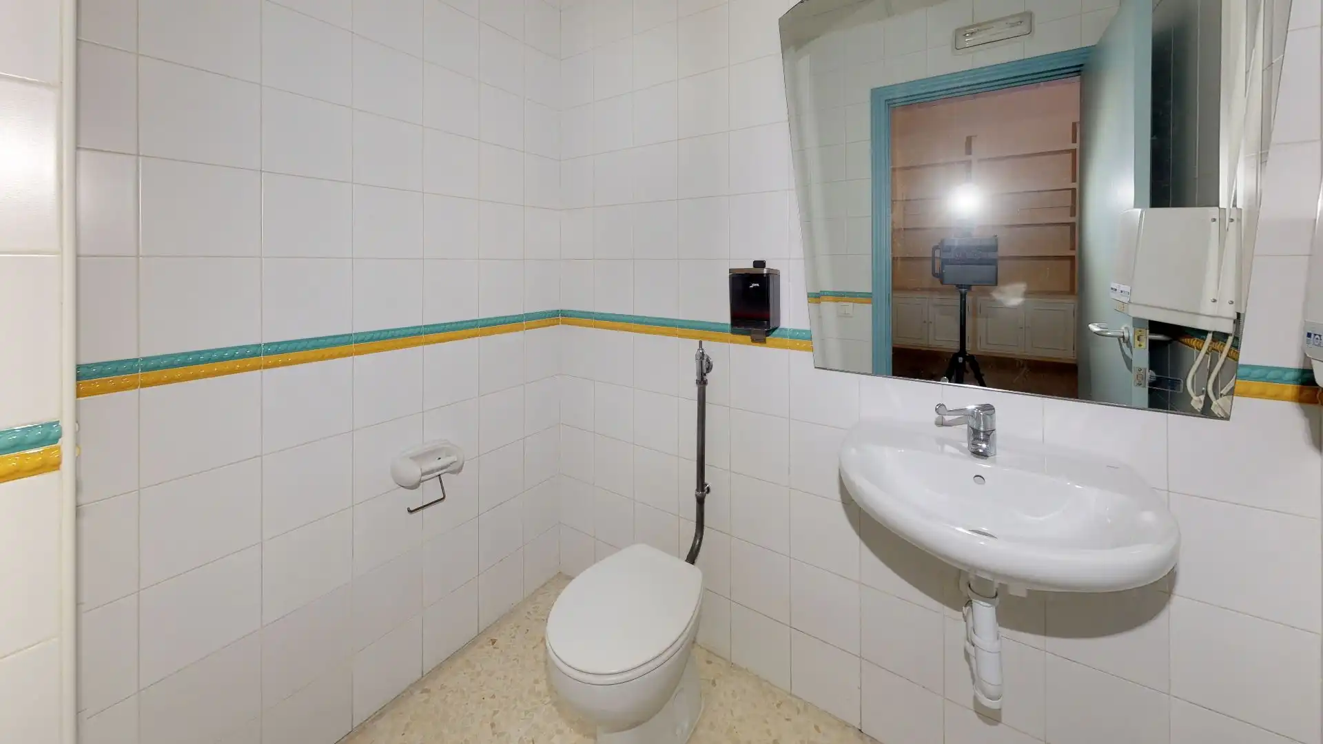 Baño de Oficina en venta en Sevilla con Aire acondicionado