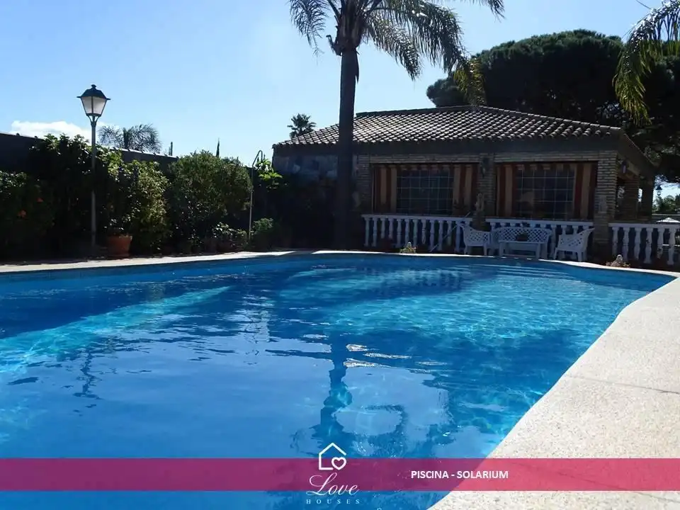 Swimming pool of Houses for sale in Chiclana de la Frontera  with Air Conditioner, Heating and Private garden