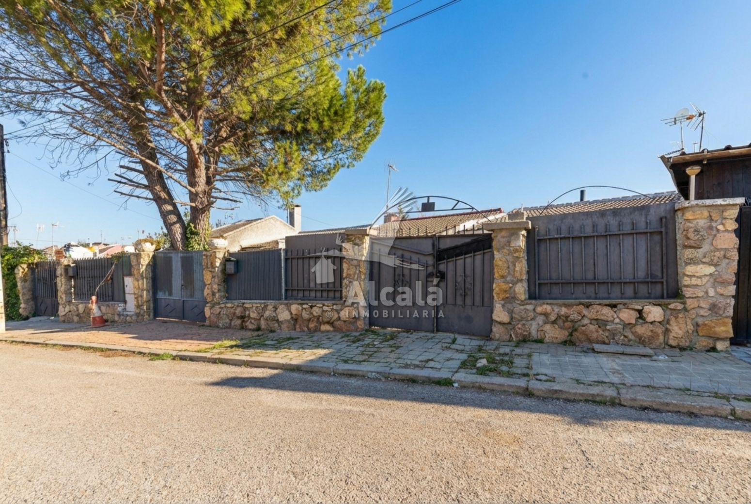 Vista exterior de Casa adosada en venta en Trijueque con Calefacción