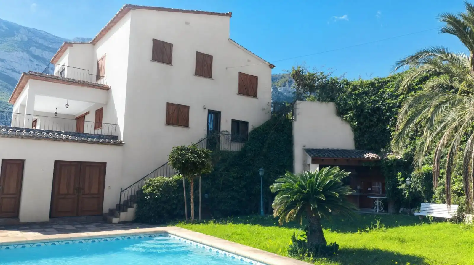 Villa con piscina in vendita a El Montgó