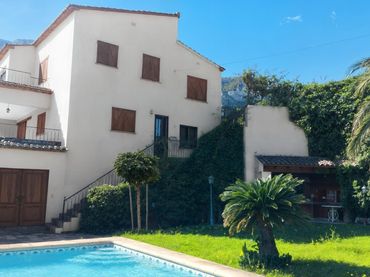 Detached house with pool for sale in El Montgó