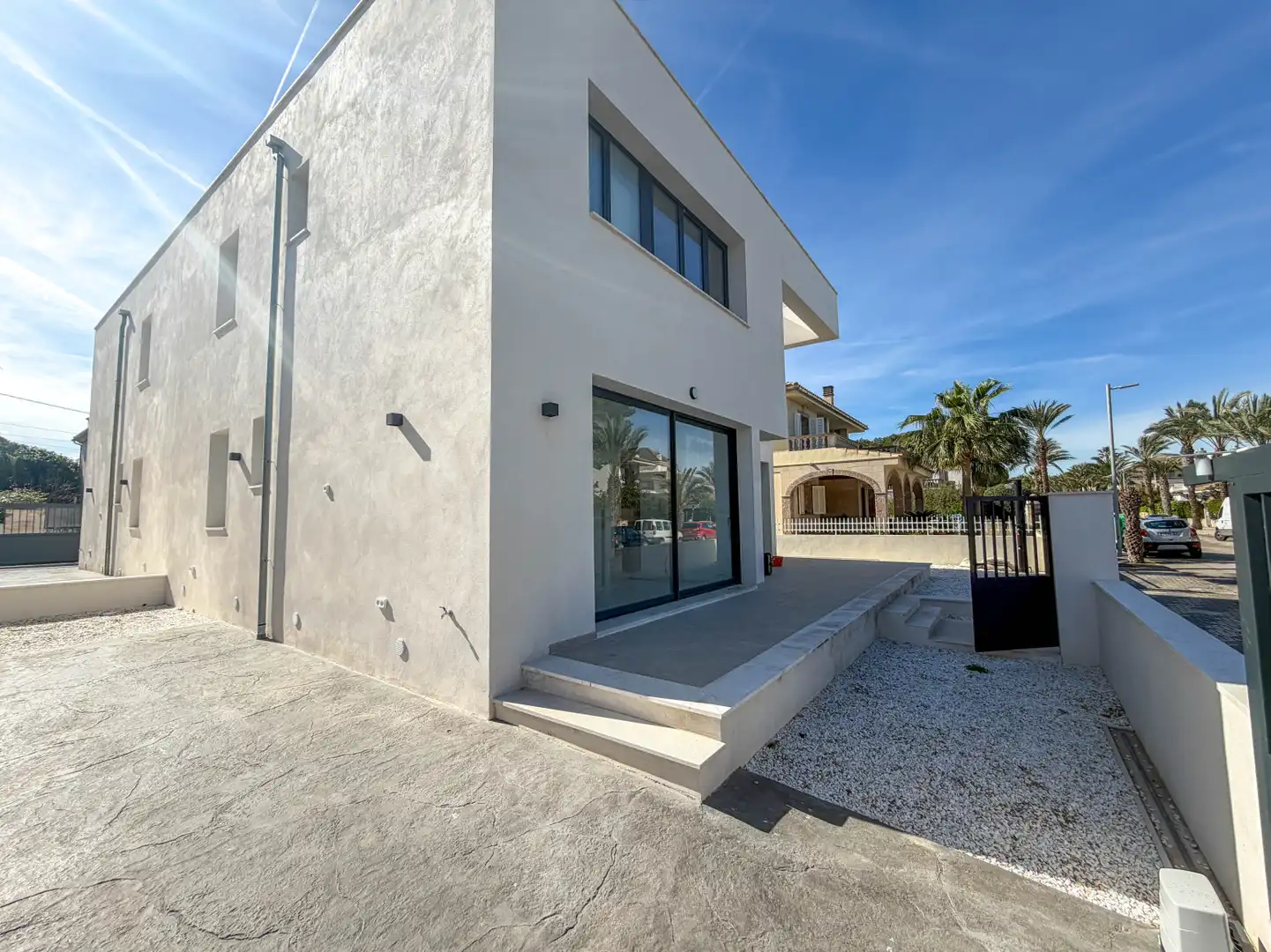 Außenansicht von Einfamilien-Reihenhaus zur Miete in Santa Margalida mit Klimaanlage, Terrasse und Abstellraum
