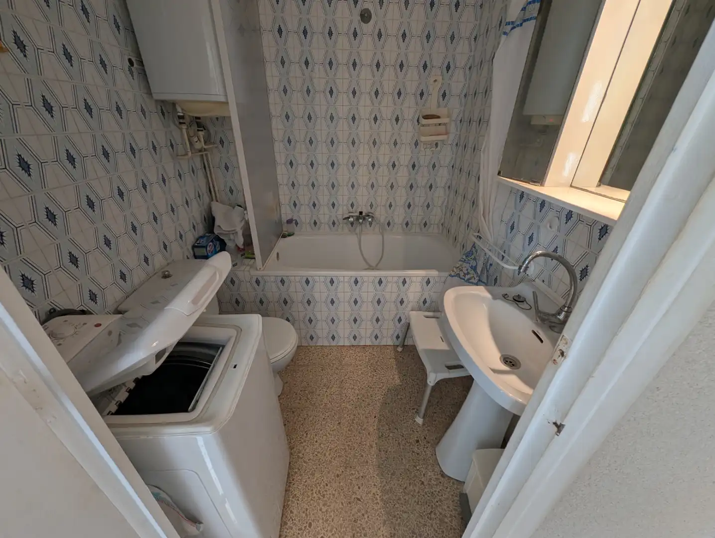 Bany de Apartament en venda en Empuriabrava amb Aire condicionat, Moblat i Forn