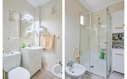 Bathroom of Flat for sale in  Sevilla Capital  with Air Conditioner, Heating and Terrace