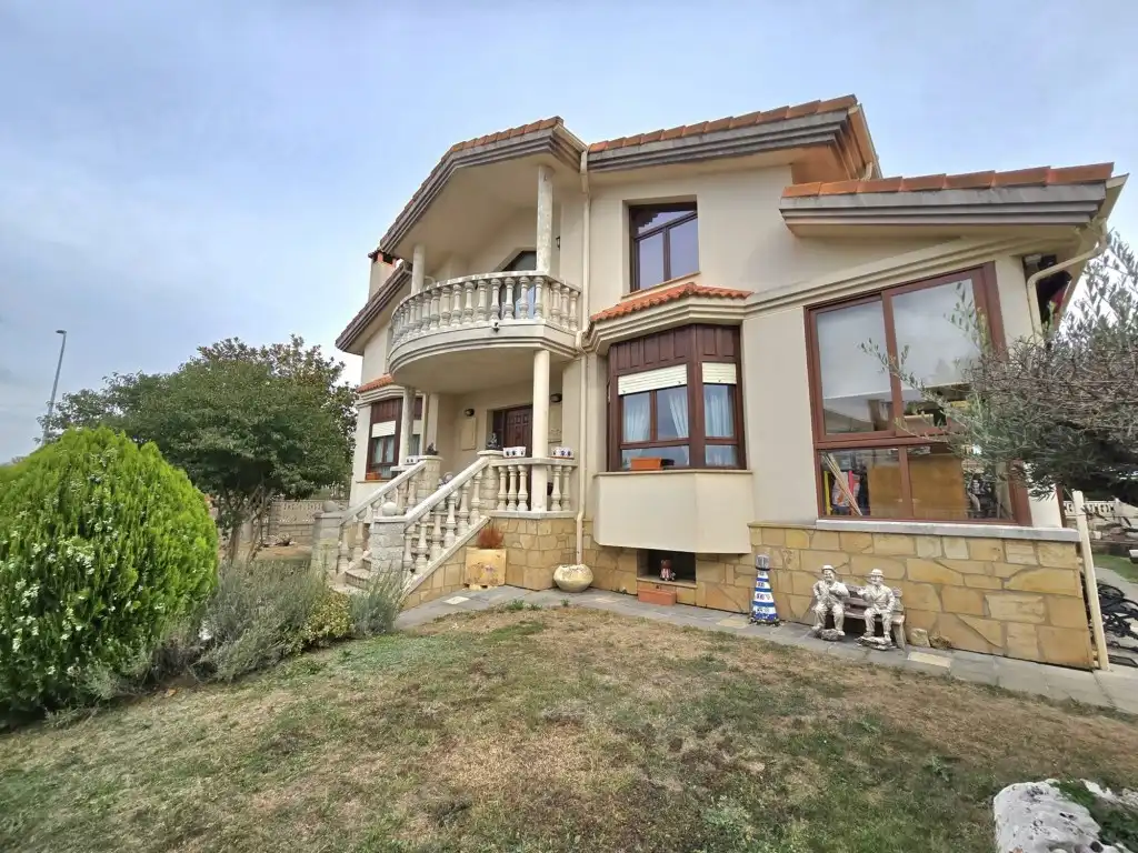 Vista exterior de Casa o xalet en venda en Villarcayo de Merindad de Castilla la Vieja