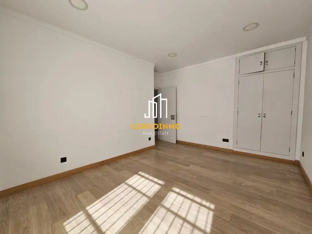 Flat for sale in  Logroño  with Air Conditioner, Heating and Storage room