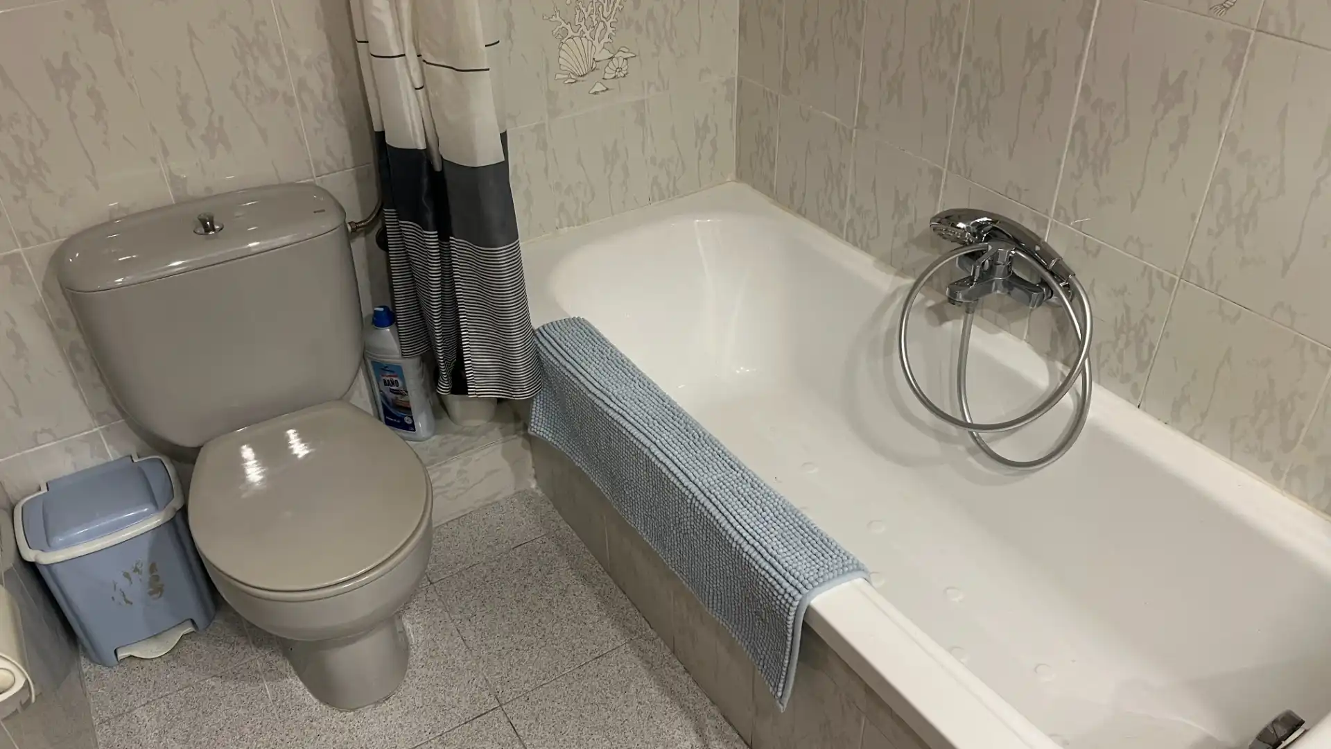 Bathroom of Flat for sale in Valencia  with Air Conditioner