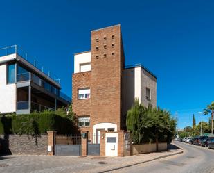 Vista exterior de Casa o xalet en venda en  Granada Capital amb Aire condicionat, Calefacció i Jardí privat