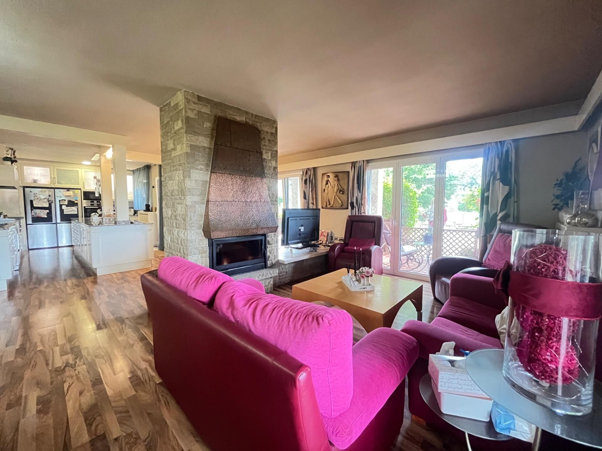 Sala d'estar de Casa o xalet en venda en La Pobla de Claramunt amb Calefacció, Jardí privat i Parquet