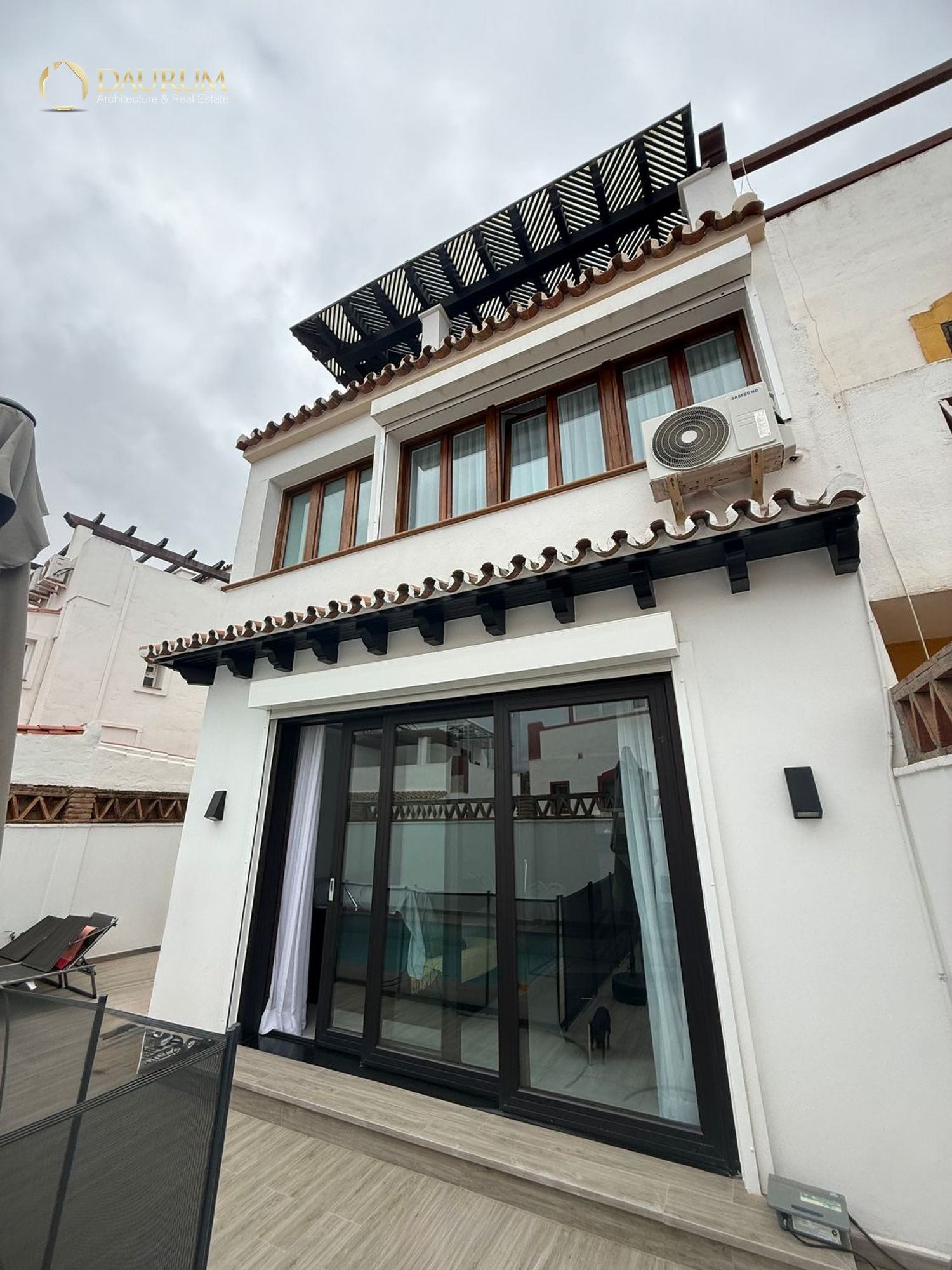 Vista exterior de Casa adosada en venda en Marbella amb Aire condicionat, Calefacció i Terrassa