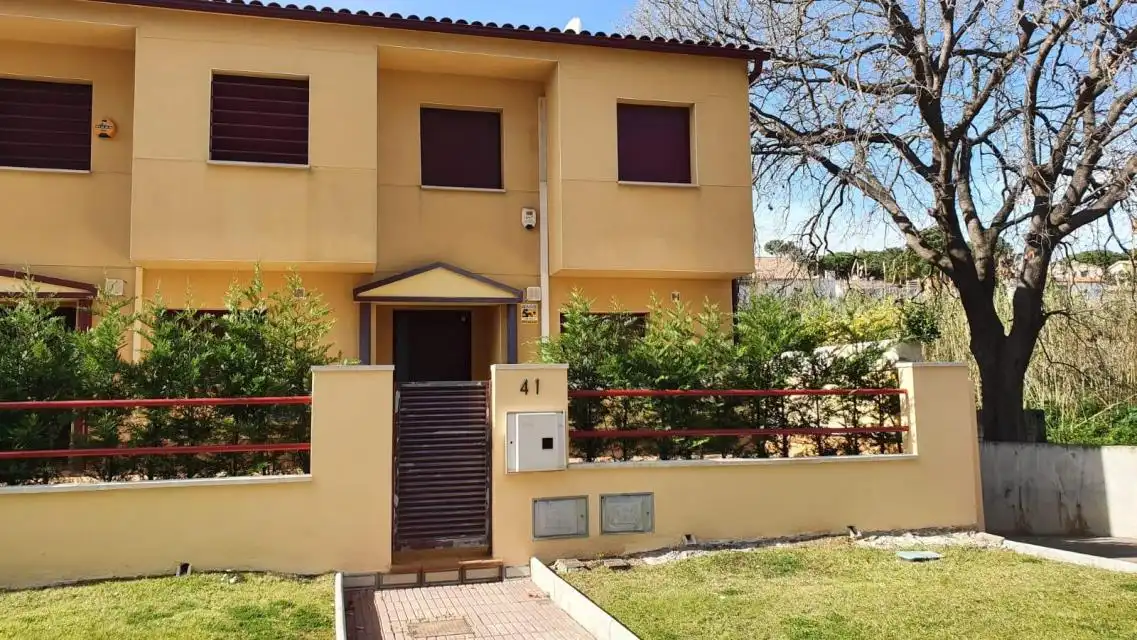 Doppelhaushälfte mit Pool zum Verkauf in C/ Castell Daro