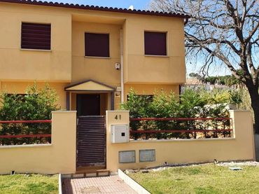 Doppelhaushälfte mit Pool zum Verkauf in C/ Castell Daro