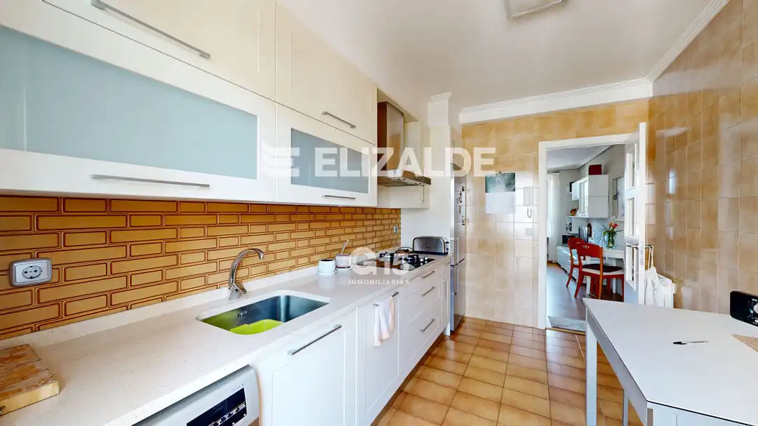 Cocina de Piso en venta en Donostia - San Sebastián  con Calefacción, Trastero y Balcón