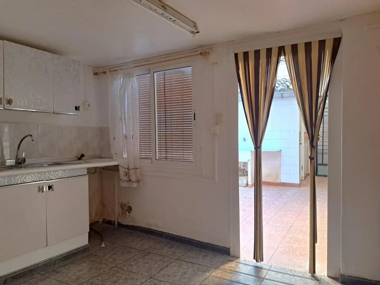 Kitchen of Houses for sale in Requena  with Heating and Terrace